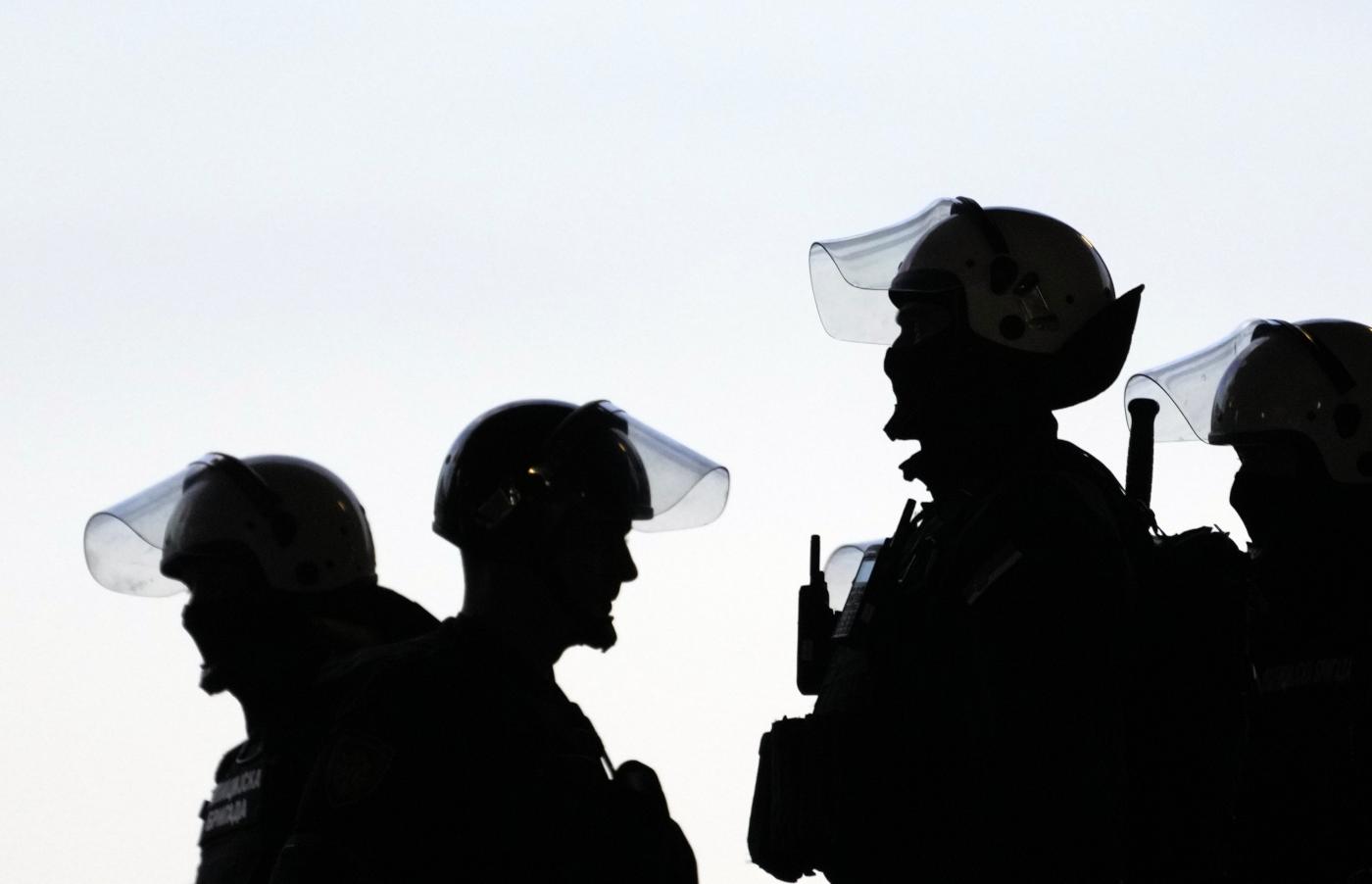 Francia: uomo ferisce agente ‘in nome del profeta’ davanti a un commissariato