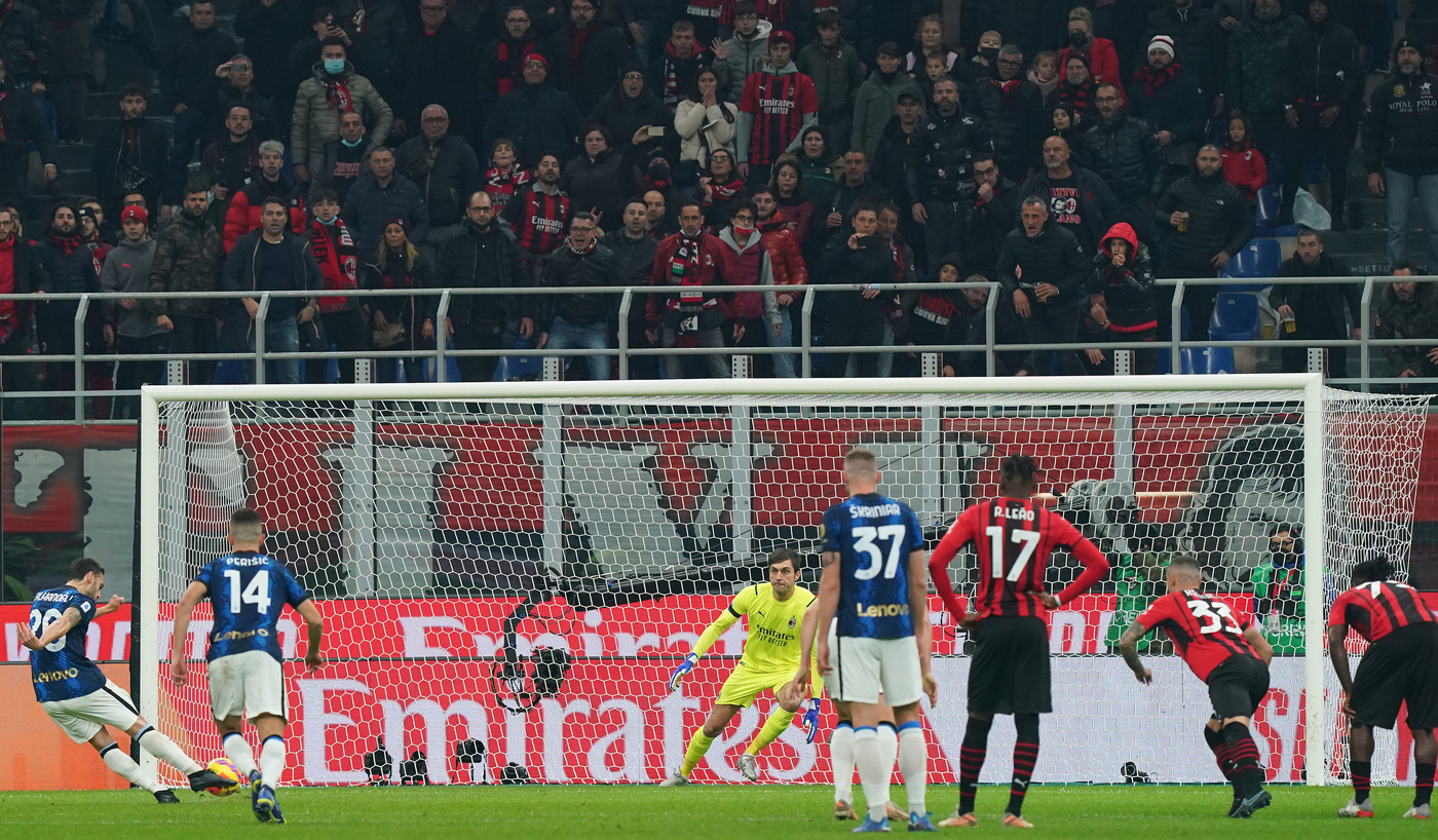 Milan-Inter pari, Lautaro sbaglia un rigore. Rossoneri restano primi