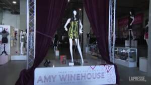 Amy Winehouse: battuto all’asta per 243mila dollari l’abito dell’ultimo concerto