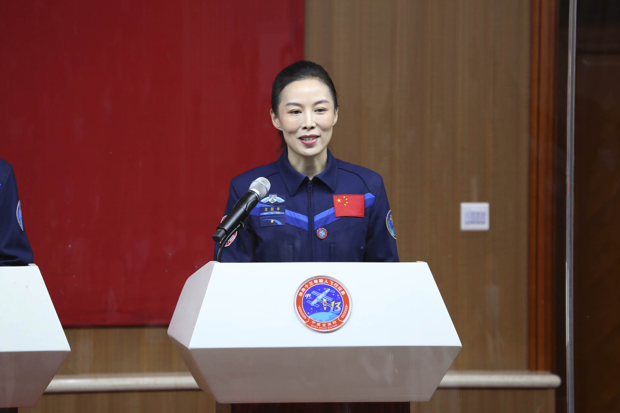Spazio: Wang Yaping è la prima astronauta cinese a compiere la passeggiata spaziale Spazio: Wang Yaping è la prima astronauta cinese a compiere la passeggiata spaziale