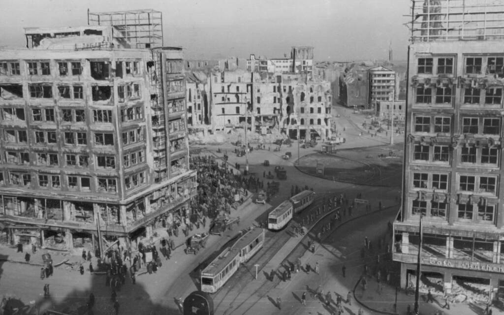 Galleria foto 'Trentadue anni fa cadeva il muro di Berlino – FOTOGALLERY' - foto 12