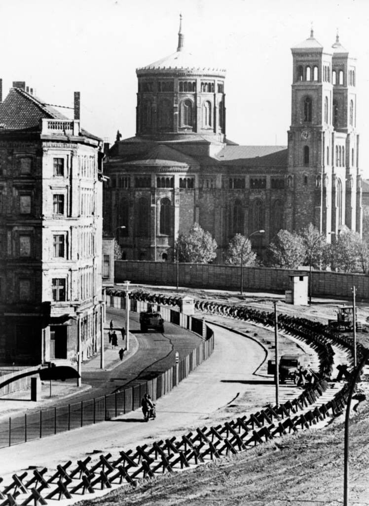 Galleria foto 'Trentadue anni fa cadeva il muro di Berlino – FOTOGALLERY' - foto 11