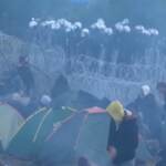 Migranti, in duemila al confine tra Polonia e Bielorussia: polizia polacca schierata