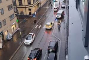 Oslo, aggredisce i passanti armato di coltello: ucciso dalla polizia