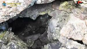 Catania, rinvenuti resti umani in grotta alle pendici dell’Etna
