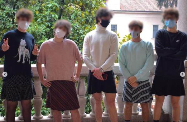 Monza, ragazzi a scuola con la gonna: l’iniziativa degli studenti del liceo contro la mascolinità tossica