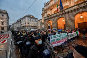Manifestazione No Greenpass nel centro di Milano
