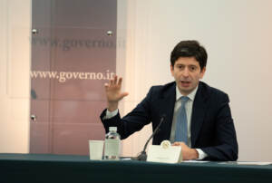 Vaccini, conferenza stampa Speranza, Figliuolo, Locatelli
