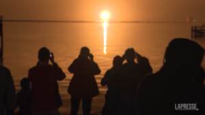 Space X, spettatori assistono al lancio della navetta