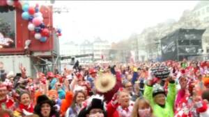 Colonia, al via il carnevale: in migliaia festeggiano nonostante il record di contagi