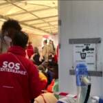 Migranti: sbarcate ad Augusta 306 persone, erano in mare da giorni