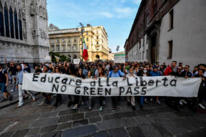 Green pass: a Milano cortei consentiti solo con passaporto vaccinale