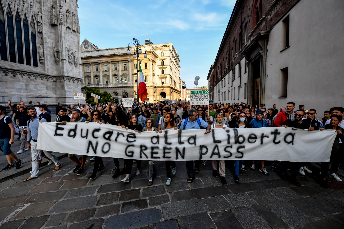 Green pass, a Roma manifestazione al Circo Massimo Green pass, a Roma manifestazione al Circo Massimo