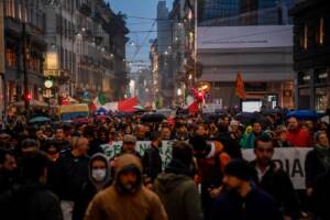 Manifestazione No Greenpass nel centro di Milano
