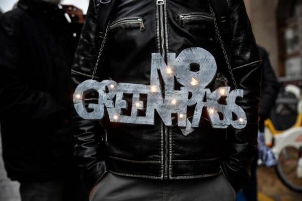 Manifestazione No Greenpass nel centro di Milano