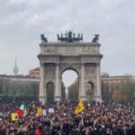 No green pass, oltre tremila persone a Milano con Robert Kennedy Jr