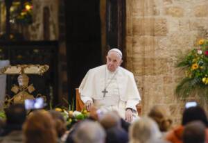 Giornata poveri: Papa, costruire speranza tra le rovine del mondo.