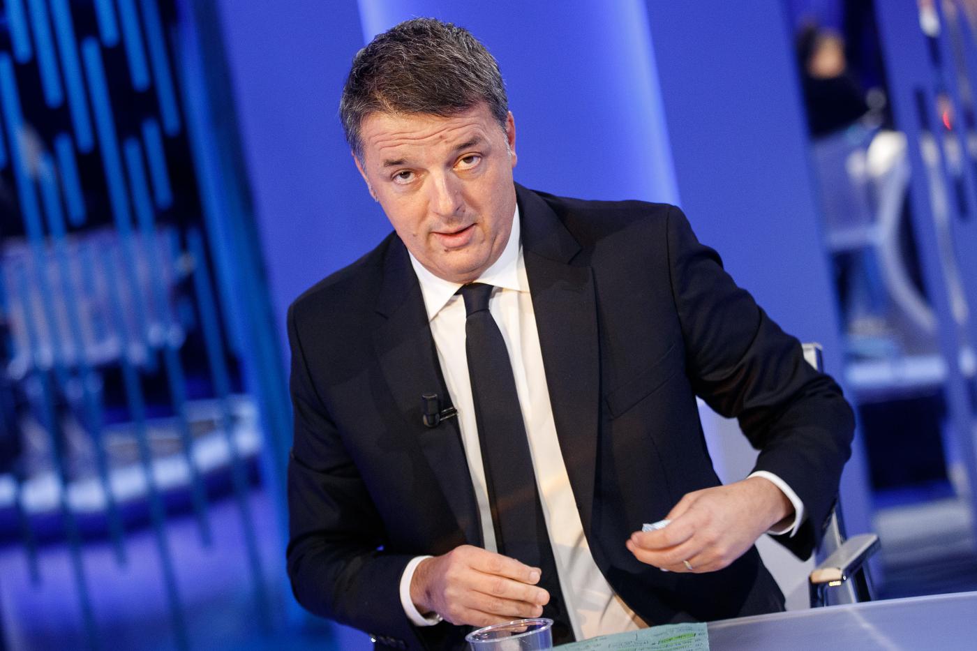 IV, Renzi: “Nessun accordo con Salvini e fuga non c’è”. Di Maio: “Si crede il Re Sole”