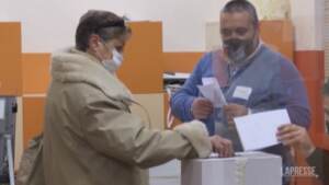 Bulgaria, seggi aperti per presidenziali e politiche