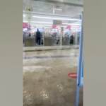 Nubifragio a Cagliari, allagato un supermercato