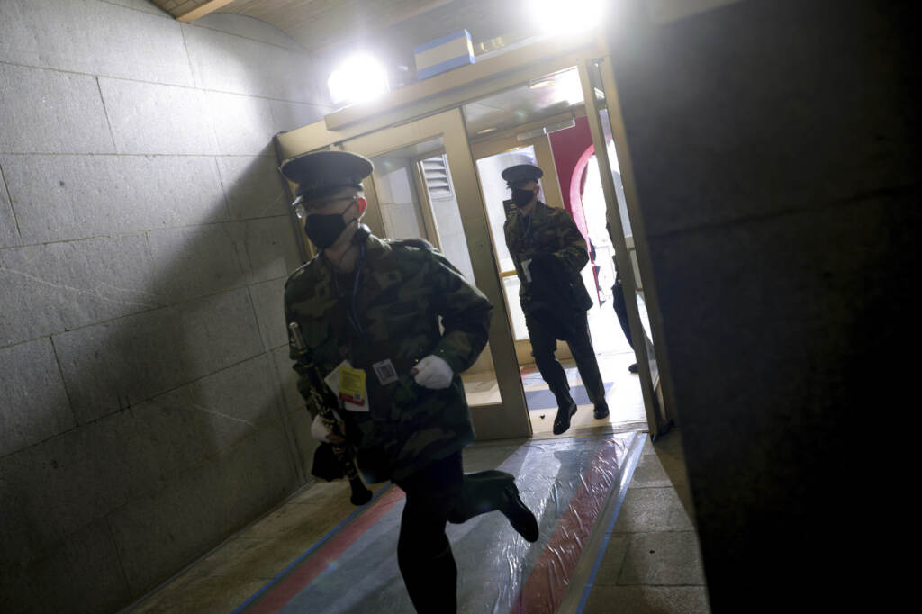 Galleria foto 'Assalto a Capitol Hill, Bannon si consegna all’FBI. Le immagini del 6 gennaio 2021' - foto 10