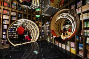 La libreria Zhongshuge attira molti turisti a Pechino