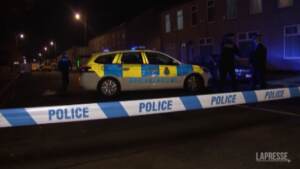 Liverpool: uomo si fa saltare in un taxi, perquisizioni in città