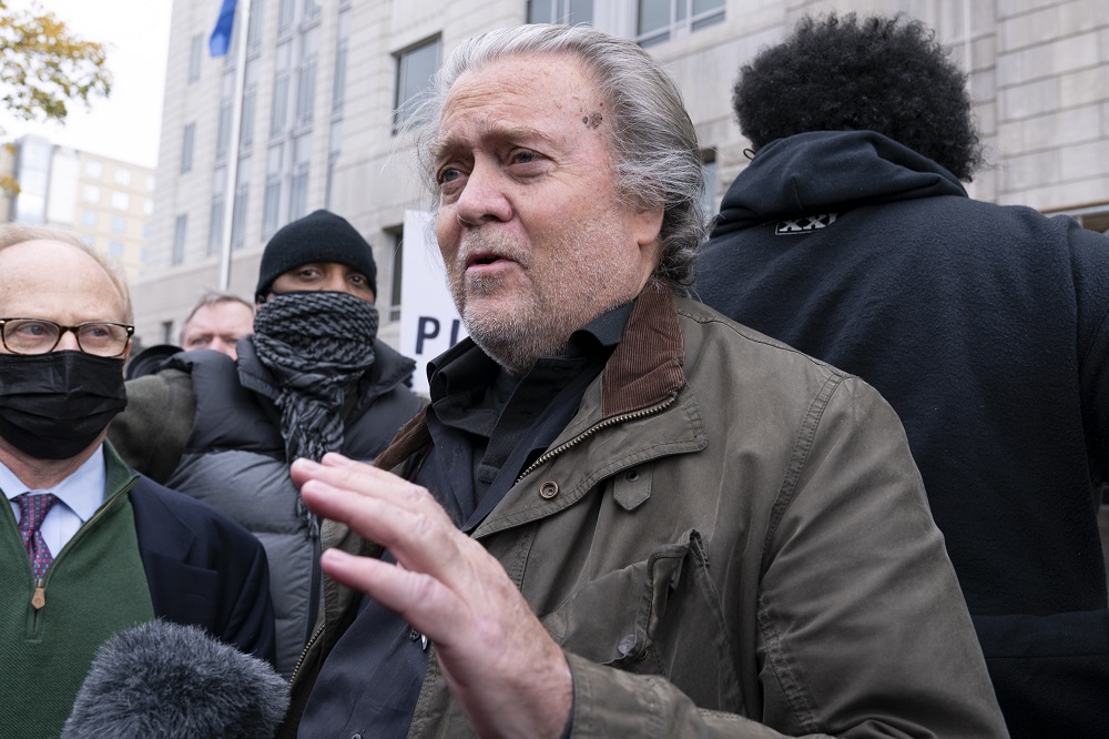 Assalto a Capitol Hill: Bannon in libertà vigilata in attesa del processo, non può lasciare il Paese Assalto a Capitol Hill: Bannon in libertà vigilata in attesa del processo, non può lasciare il Paese