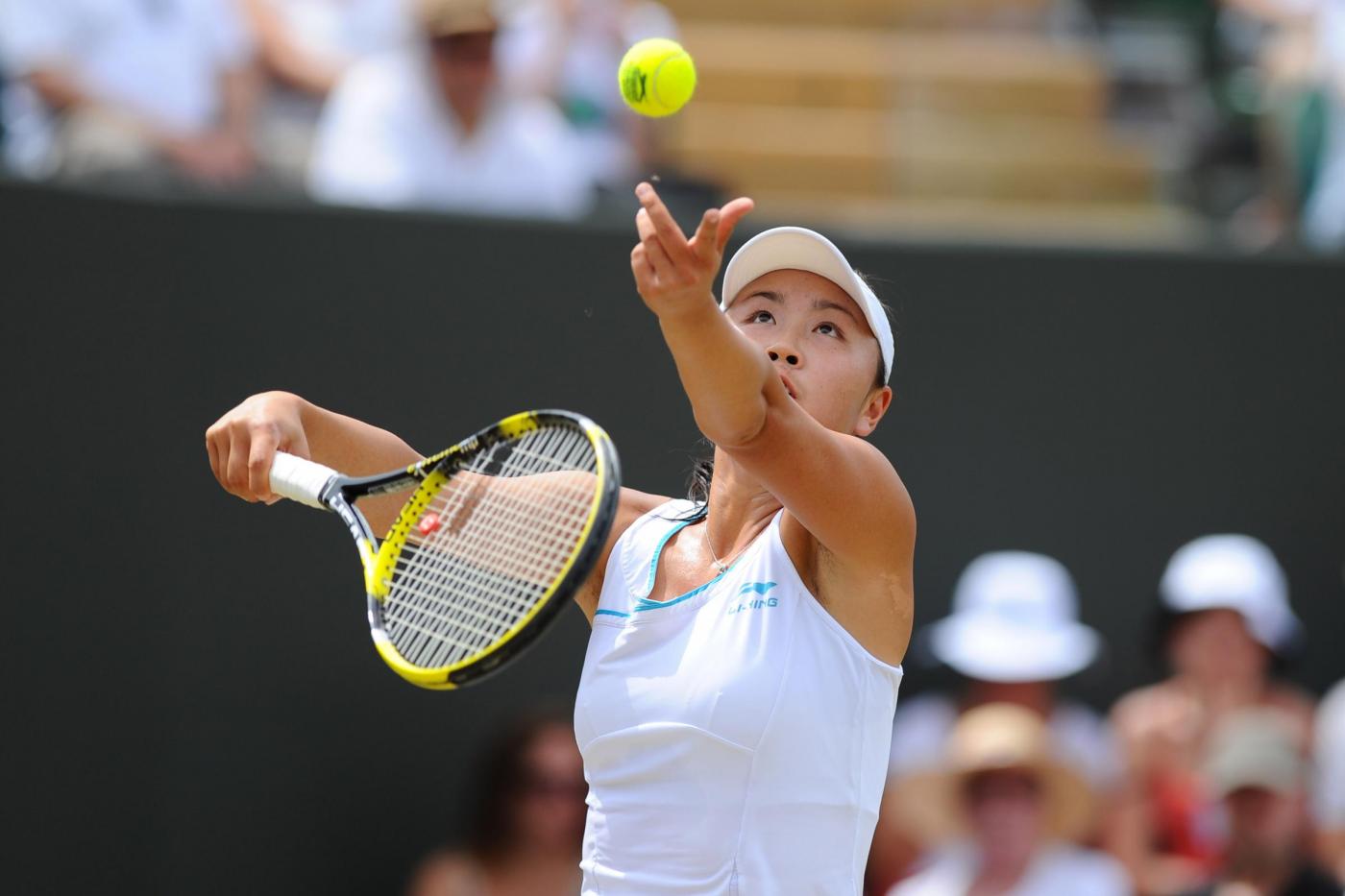 Tennista Peng Shuai accusò di stupro ex vicepremier cinese. Djokovic: “Scioccato dalla scomparsa”