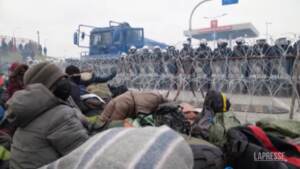 Migranti, stallo al confine tra Bielorussia e Polonia: in migliaia ancora in attesa