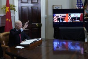 Usa-Cina, vertice virtuale tra i leader. Biden a Xi Jinping: “Competizione non sfoci in conflitto”