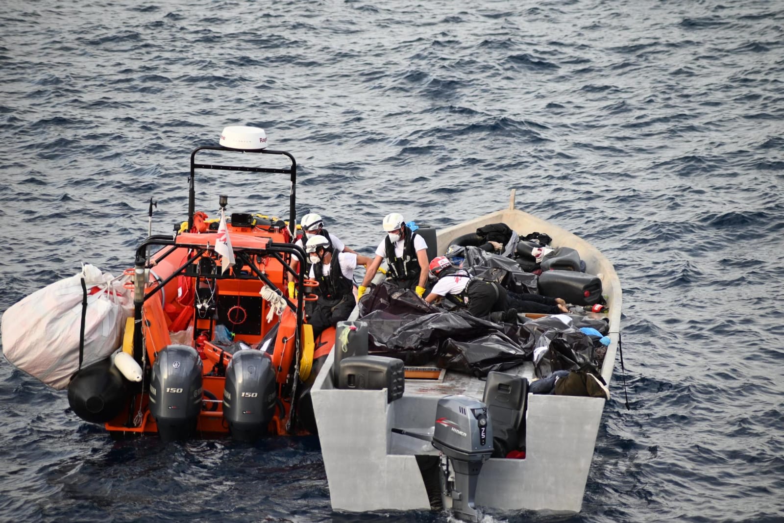 Migranti, naufragio al largo della Libia: almeno 10 morti Migranti, naufragio al largo della Libia: almeno 10 morti