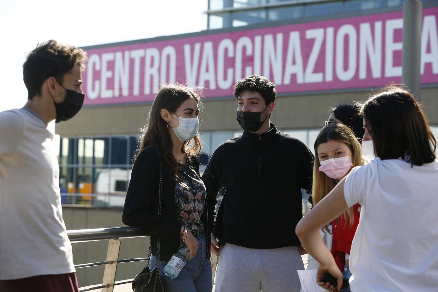 Covid, Ema: “Vaccinarsi è vitale soprattutto in Paesi meno immunizzati” Covid, Ema: “Vaccinarsi è vitale soprattutto in Paesi meno immunizzati”