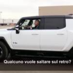Usa, Biden a Detroit entusiasta per l’Hummer elettrico di General Motors