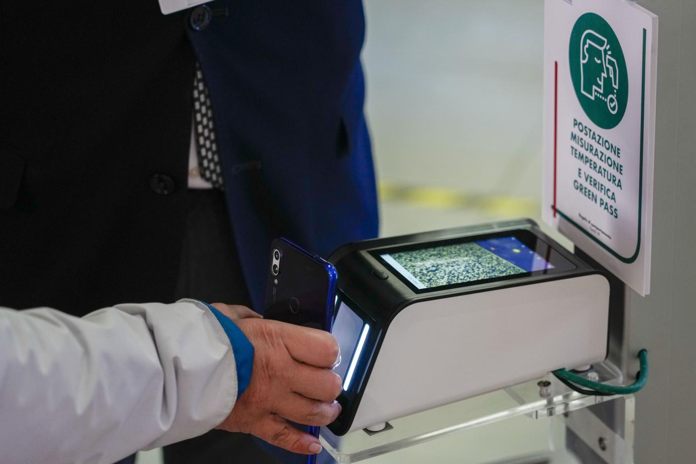 Green pass, Brunetta: “Grazie a lui l’Italia cresce”. Bonomi chiede obbligo vaccinale