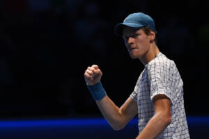 Atp Finals: Sinner fuori a testa alta, Medvedev vince al 3° set