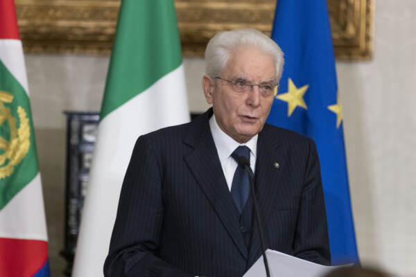 Mattarella: “I vaccini hanno consentito le riaperture”