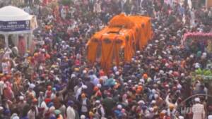 Pakistan, in migliaia celebrano l’anniversario della nascita del leader Sikh Baba Guru Nanak