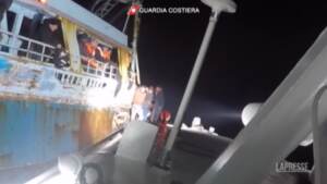 Migranti, 350 salvati dalla Guardia Costiera italiana al largo della Sicilia