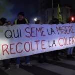 Parigi, tornano i gilet gialli: tensioni con la polizia