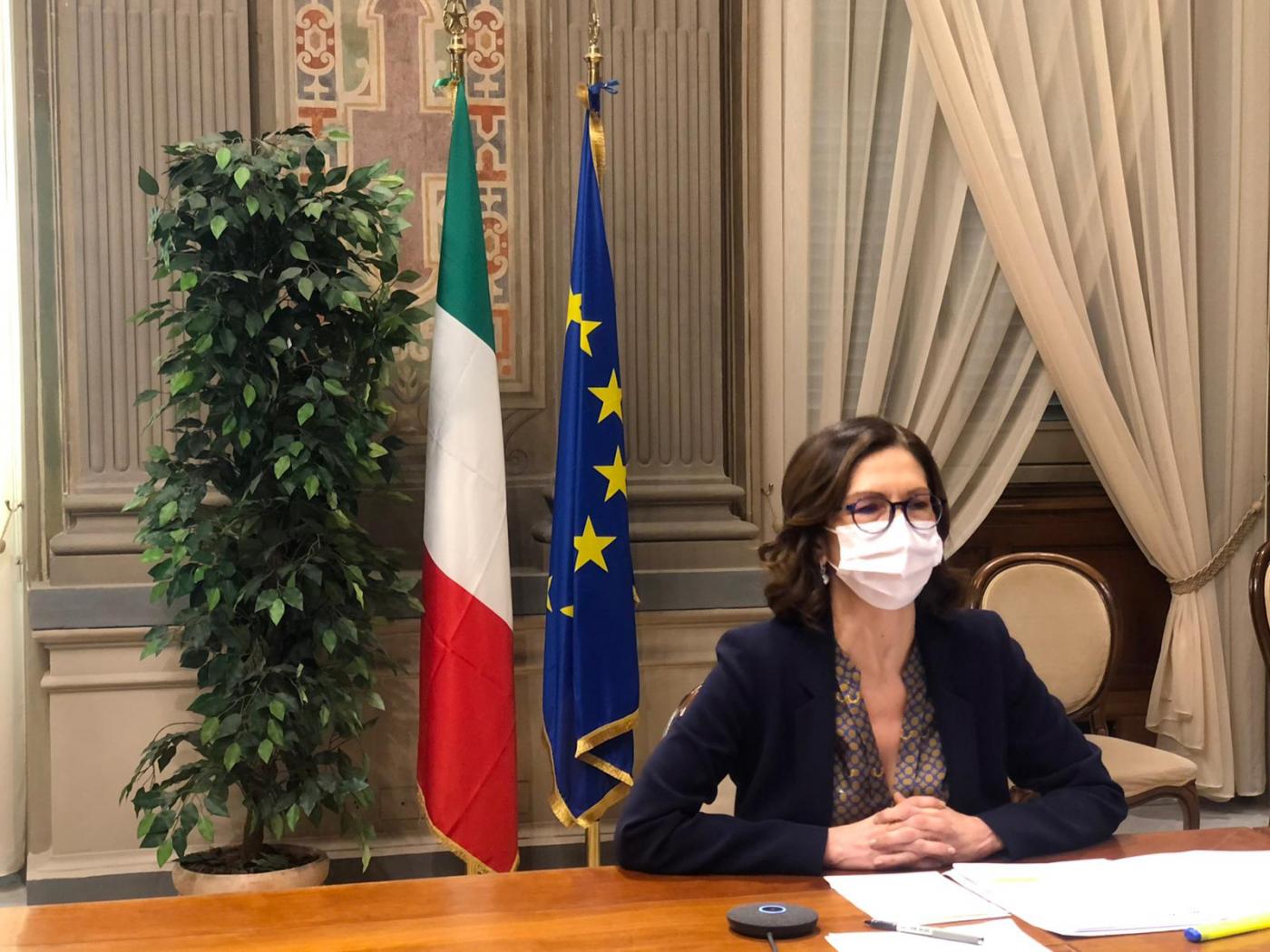 Covid: verso Super Green pass anche in zona bianca. Terza dose anticipata a 5 mesi