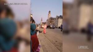 Usa, il suv sfiora una bimba alla parata a Waukesha