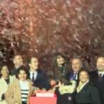 Parigi, gli Champs Élysées si illuminano per il Natale