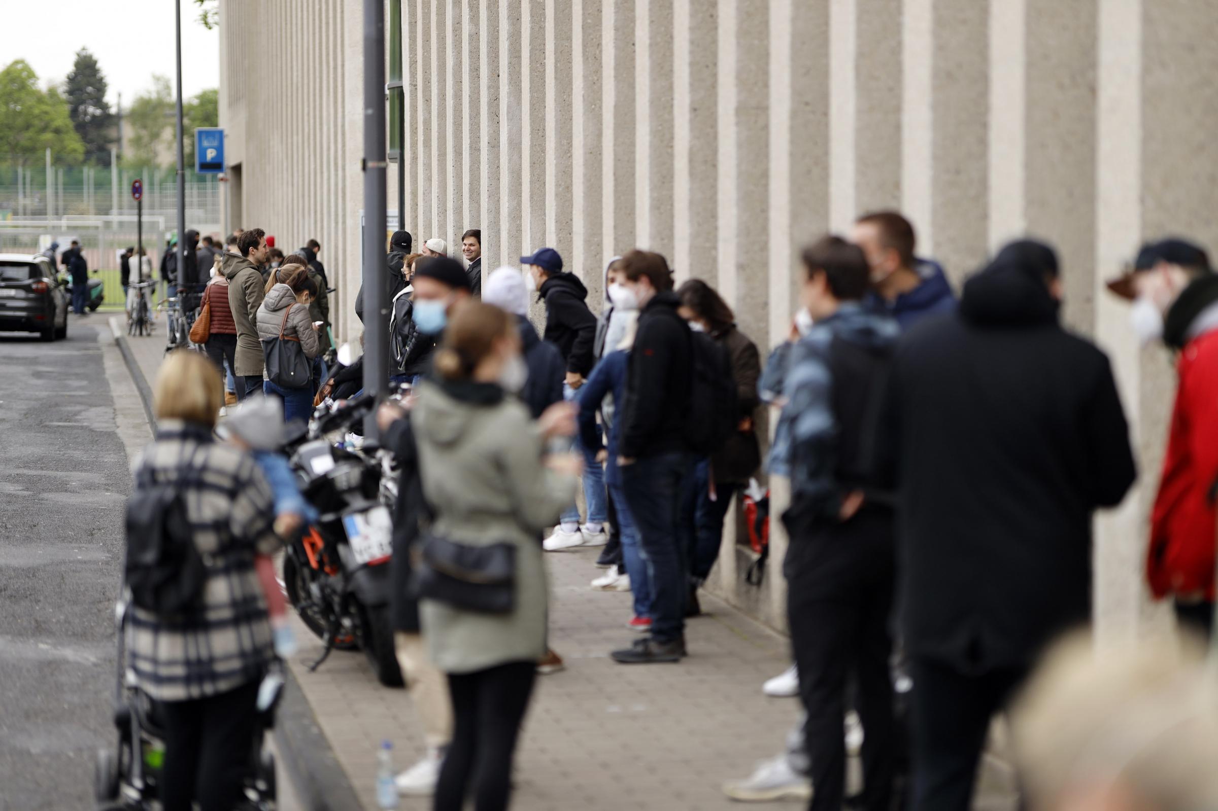 Covid: in Germania 30.643 contagi. Il ministro Spahn: “A fine inverno tedeschi vaccinati, guariti o morti”