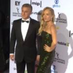 International Emmy Awards: sul red carpet anche Joshua Jackson e la brasiliana Angelica Ksyvickis