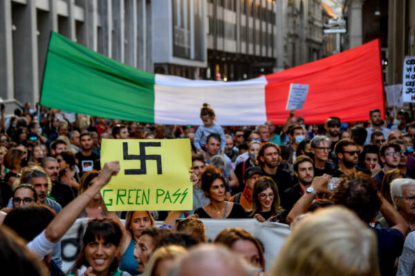 Green pass: polizia perquisisce ideatore cortei Milano