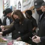 Usa, Biden e Harris preparano il pasto del Ringraziamento per i poveri