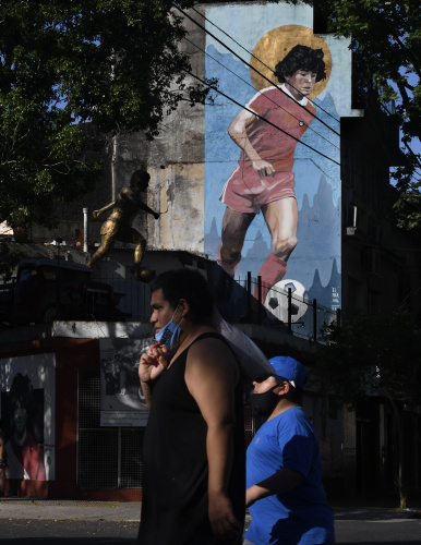 25 novembre 2020 – Un anno fa ci lasciava Diego Armando Maradona | Le immagini del lutto