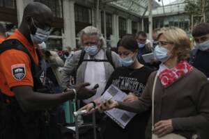 Covid: Francia, dal 15/1 green pass si disattiva senza 3° dose