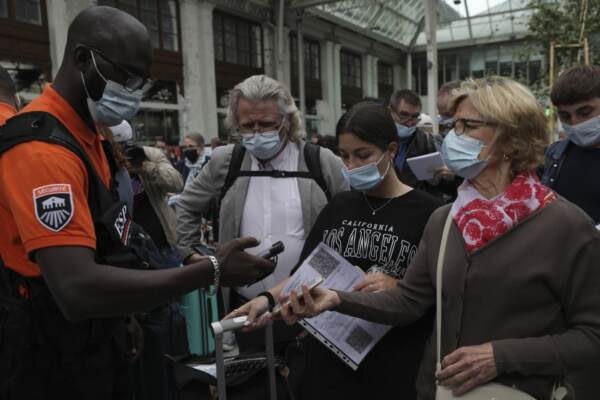Covid: Francia, dal 15/1 green pass si disattiva senza 3° dose